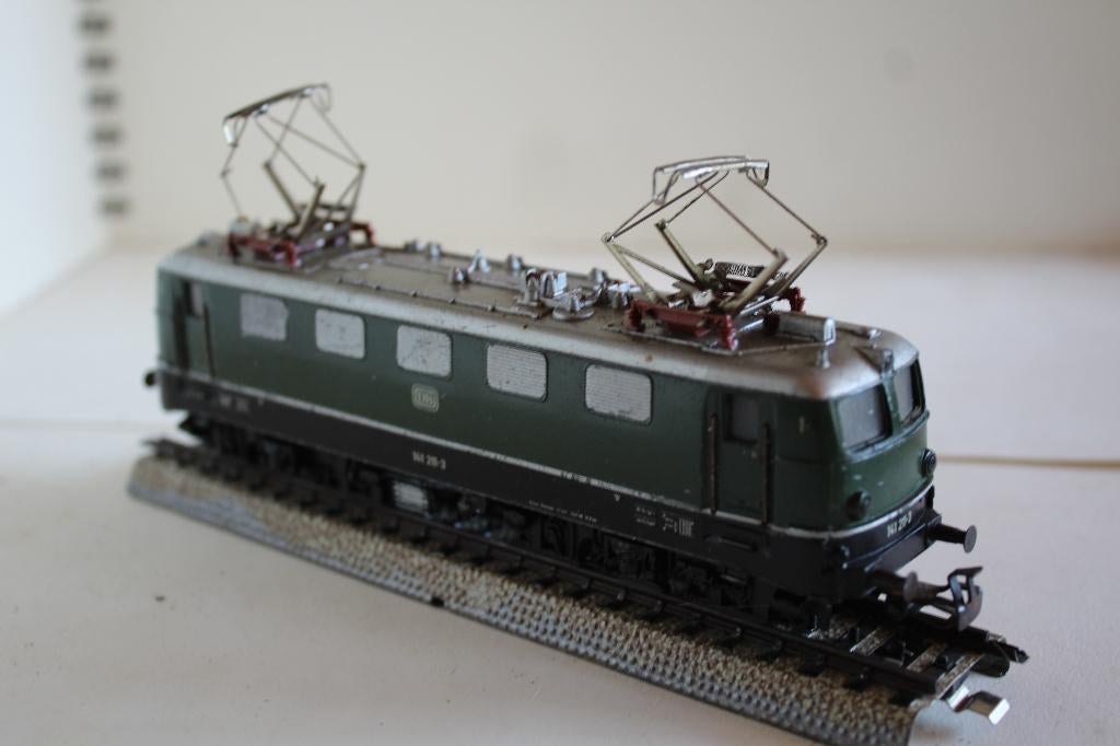 marklin ho elektrische loc DB -141 211-3 ref 3037, Wisselstroom, Gebruikt, Locomotief, Ophalen of Verzenden