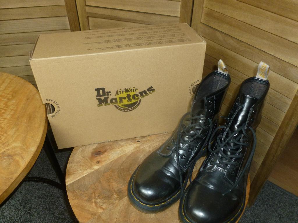 Dr. Martens Boots (vegan/glanzend) Maat 41, Ophalen, Gedragen, Zwart