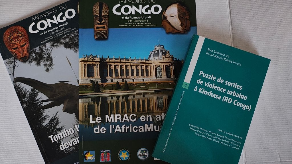 Kuluna à Kinshasa RDC Congo Belge les russes livre + 2 revue, Livres, Envoi, 20e siècle ou après, Utilisé
