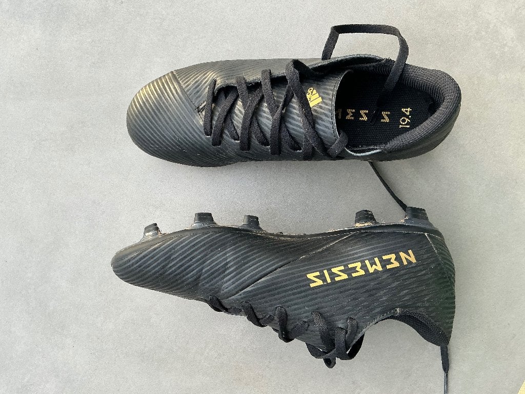 Adidas voetbalschoen 40, Kleding | Heren, Ophalen, Zwart, Overige maten, Zo goed als nieuw