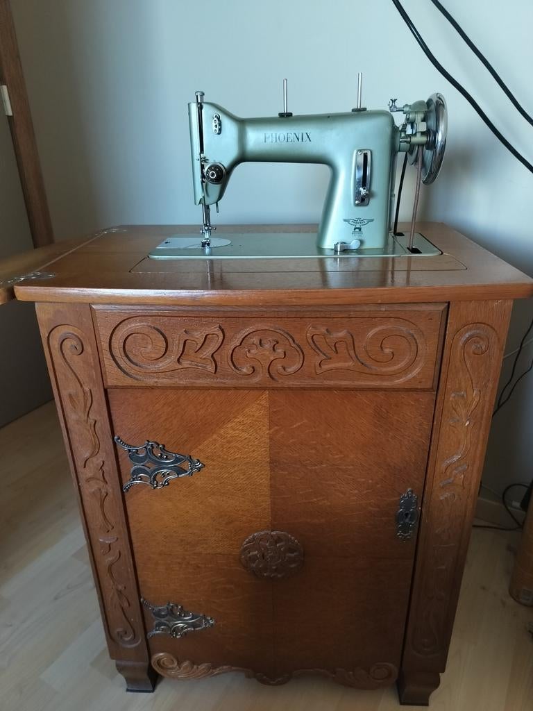 Oude naaimachine 60 jaar oud merk Phoenix, Antiek en Kunst, Ophalen