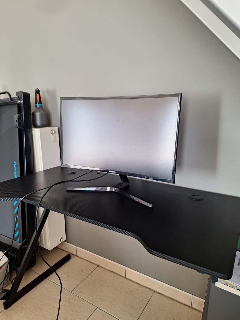 Bureau gaming  60x120, Bureau gaming, Comme neuf, Bois, Goulotte de câbles