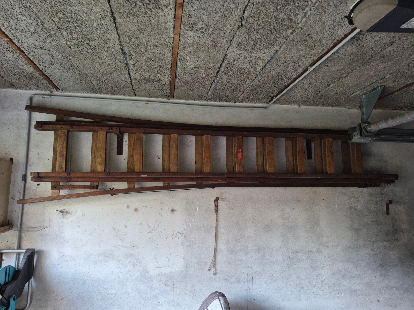Te koop : stevige uitklapbare houten ladder, Ophalen, Gebruikt, Ladder, Opvouwbaar of Inschuifbaar