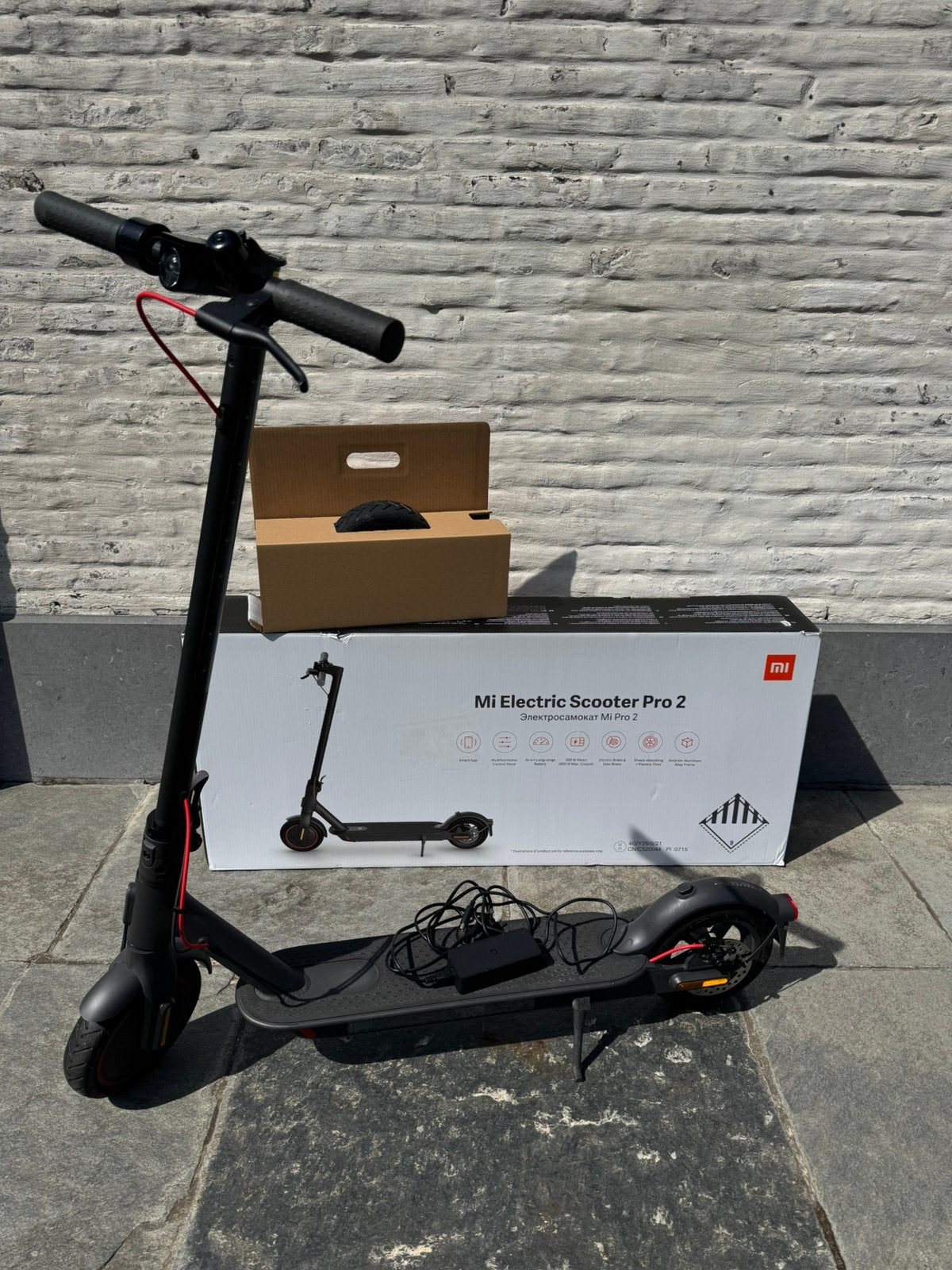 Xiaomi Mi Electric Scooter Pro 2 –top staat + oplader + doos, Fietsen en Brommers, Ophalen, Zo goed als nieuw