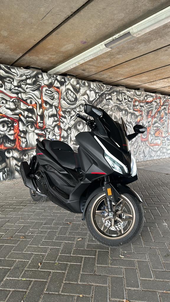 Honda forza 125cc nog maar met 2duizend km’s, Motoren, Particulier