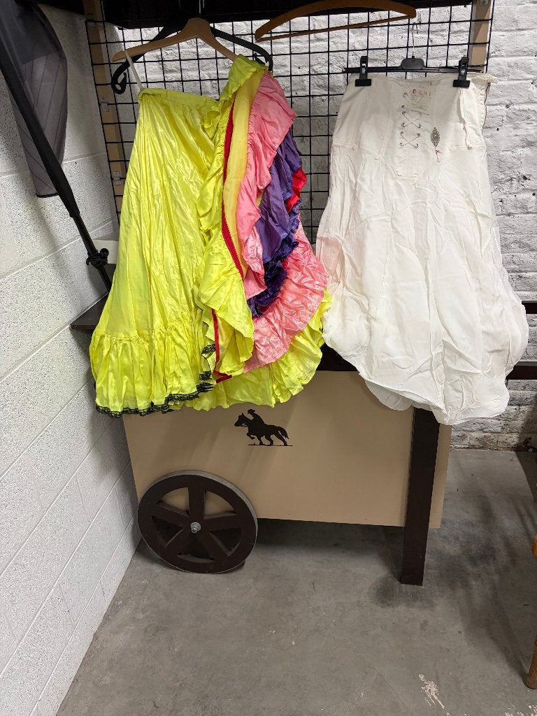Propose lot entier de costumes Western et divers, Ophalen