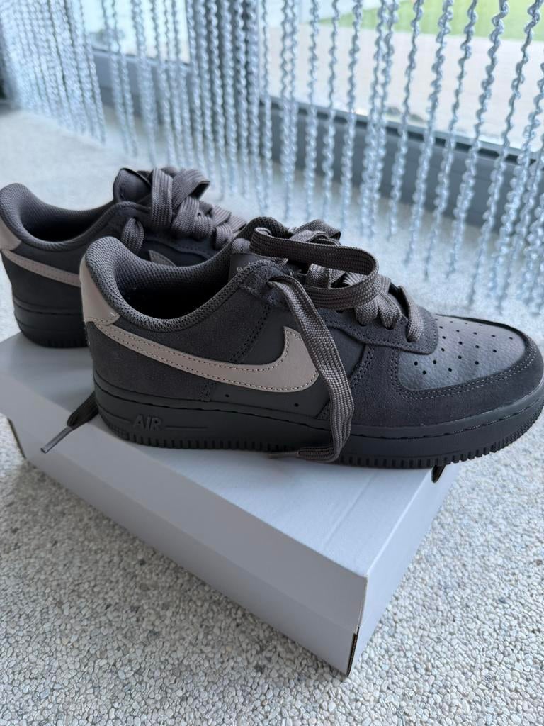 Nike Air Force sneakers 37.5, Kleding | Dames, Schoenen, Ophalen of Verzenden, Zo goed als nieuw, Sneakers, Grijs