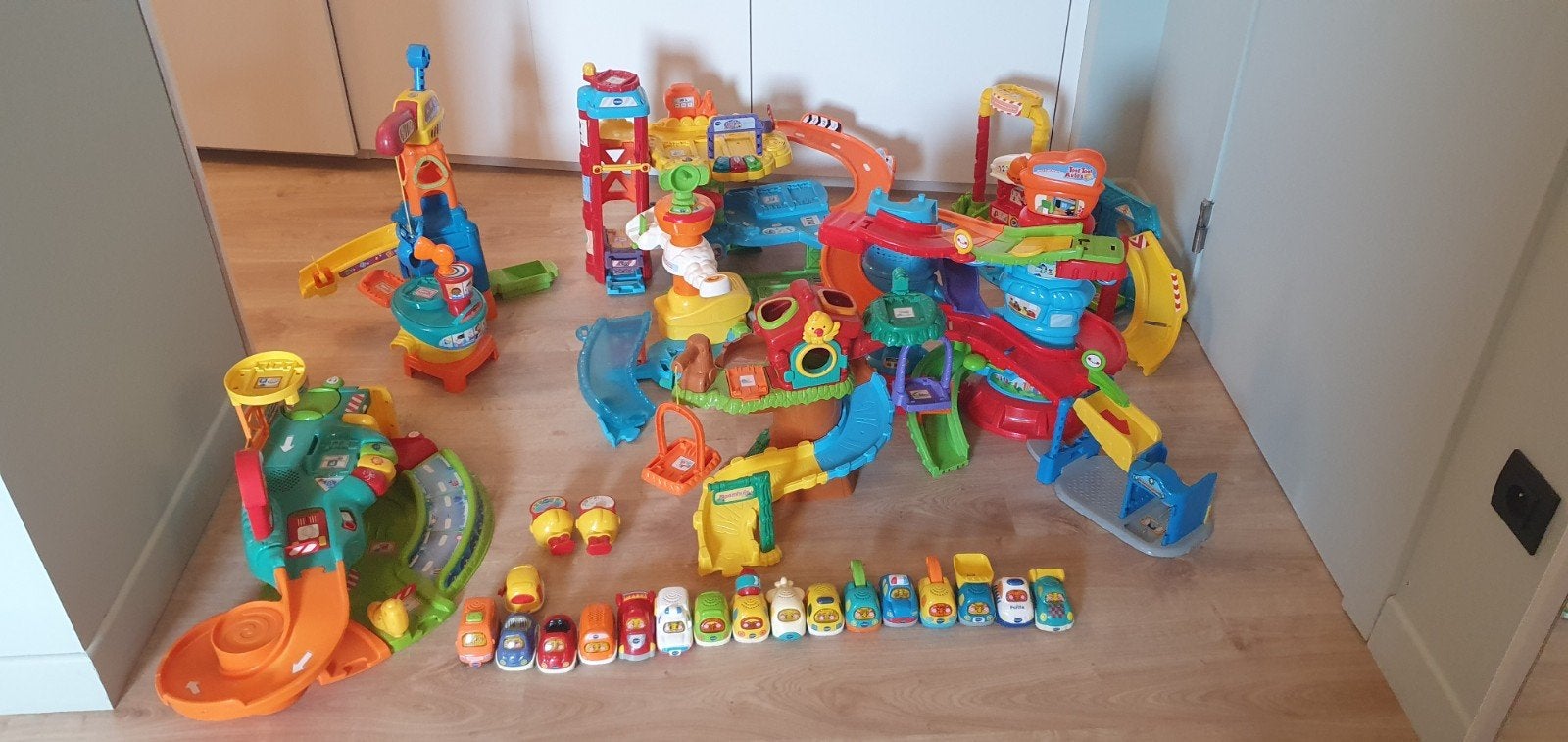 Groot lot toet toet auto's, Enlèvement