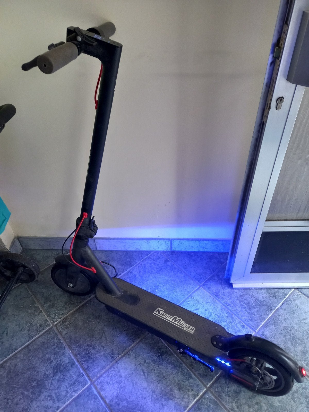trotinette electrique kraft muller manque chargeur petit rep