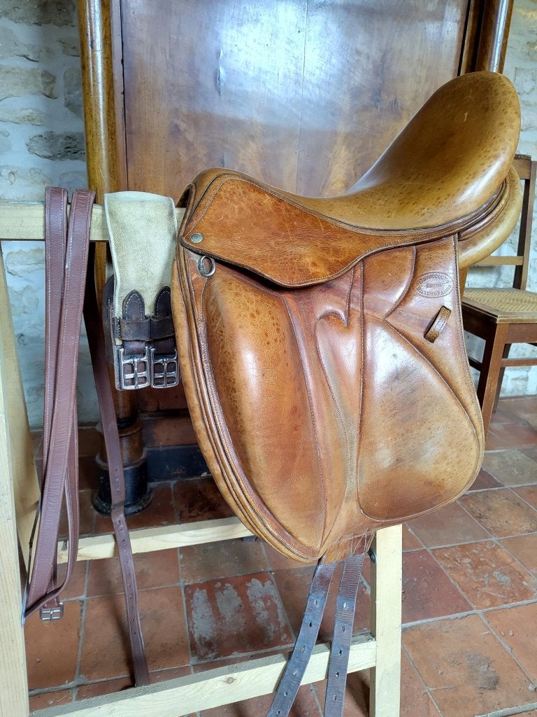 Devoucoux Makila 17.5 zadel, Dieren en Toebehoren, Ophalen, L (17.5 inch), Gebruikt, Dressuur