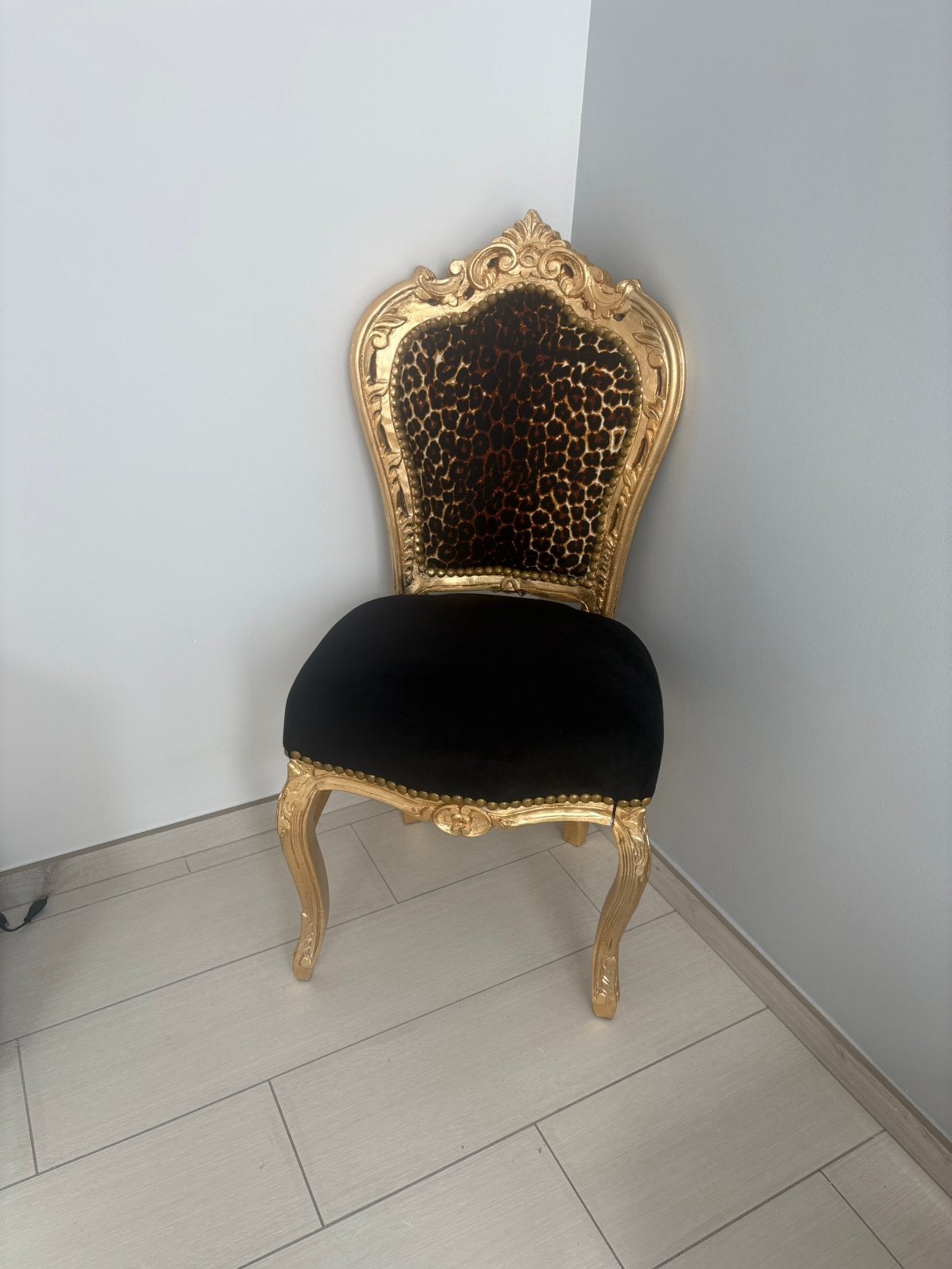 Chaise  leopard en brocque cree en 2026, Antiquités & Art, Enlèvement