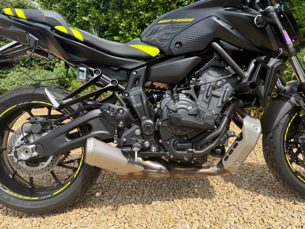 MT07 Full triple black et jaune, Motos, Motos | Yamaha, Particulier, Sport, plus de 35 kW, 2 cylindres, Permis Moto A2 minimum