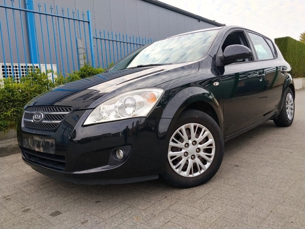 KIA C EED/1600cc DIESEL/GEKEURD/12MAAND GARANTIE, Auto's, Zwart, Bedrijf, Euro 4, Te koop