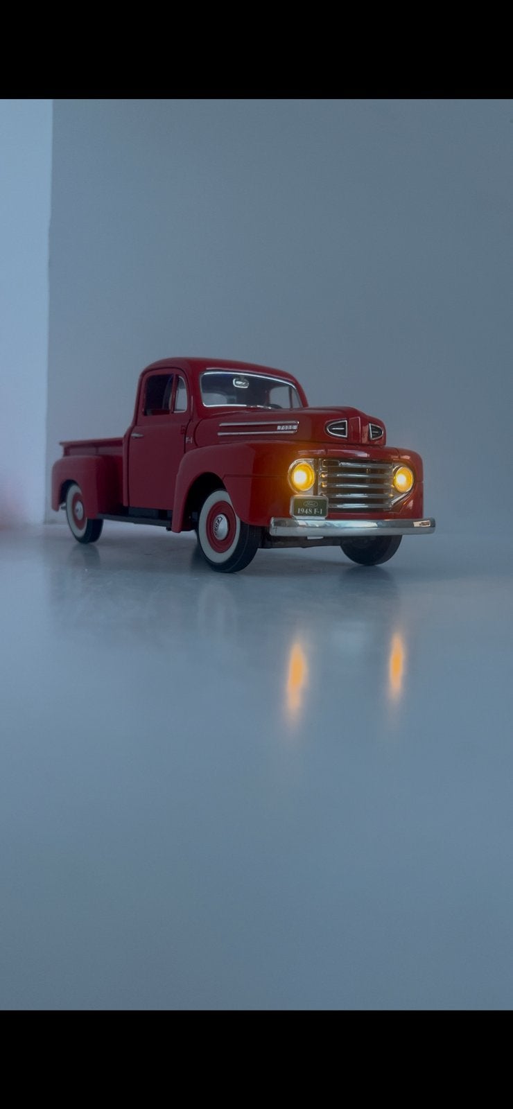 Pickup miniature 1/18 avec éclairage LED fonctionnel, Hobby & Loisirs créatifs, Voitures miniatures | 1:18, Comme neuf, Autres marques