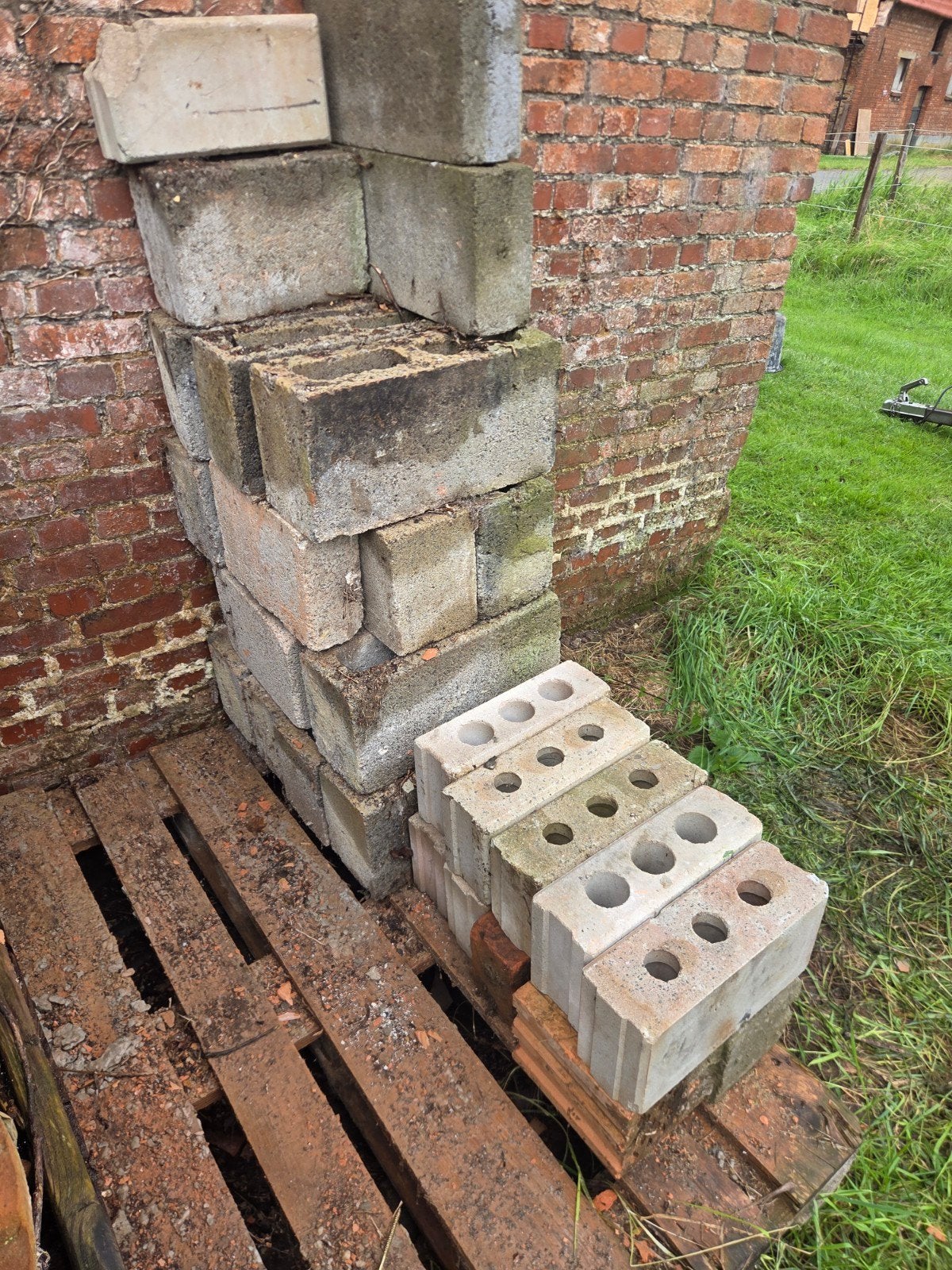Betonblokken, Ophalen