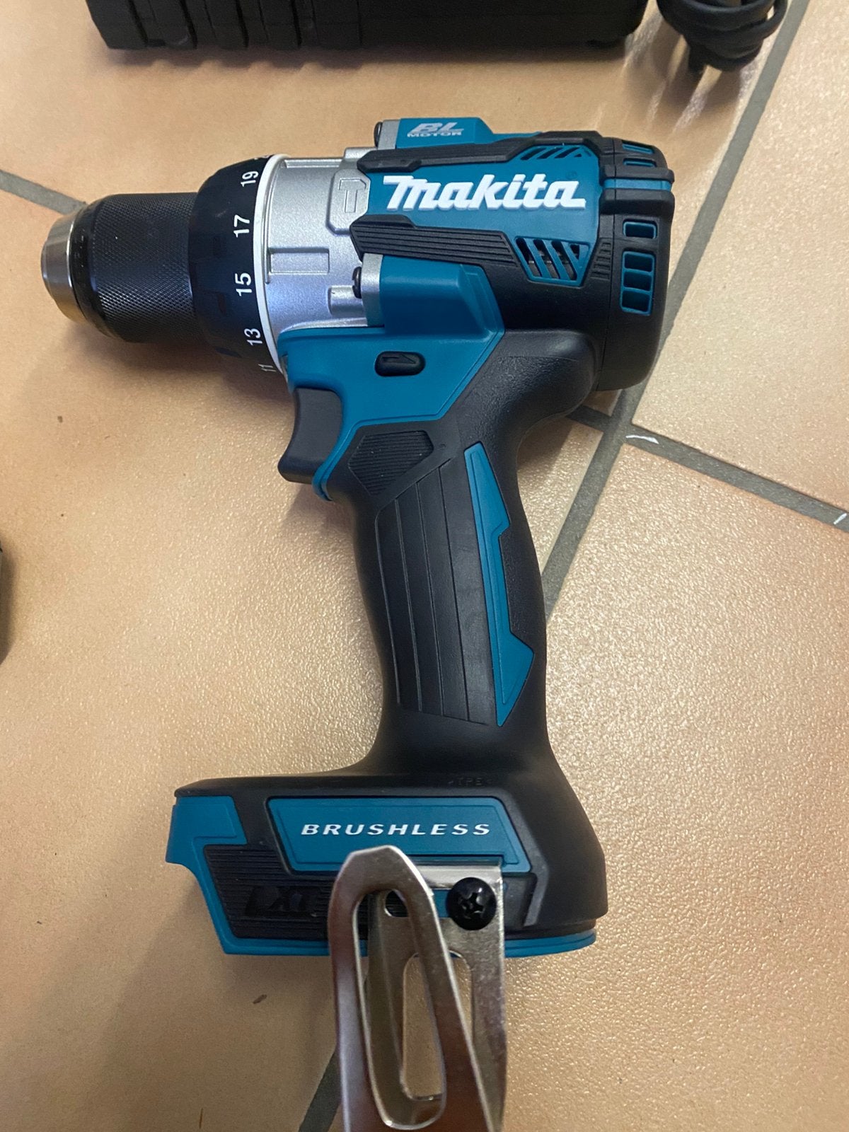 Makita, Enlèvement, Comme neuf