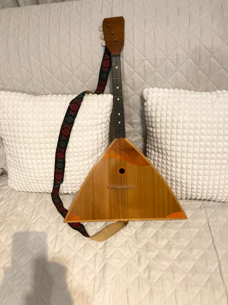 Il s'agit d'une balalaïka vintage, instrument à cordes russe, Enlèvement ou Envoi, Comme neuf