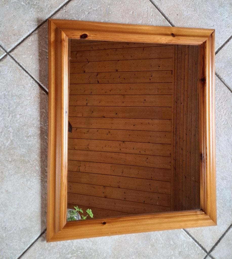 Miroir contour en pin massif., Moins de 100 cm, Comme neuf, Enlèvement, Rectangulaire