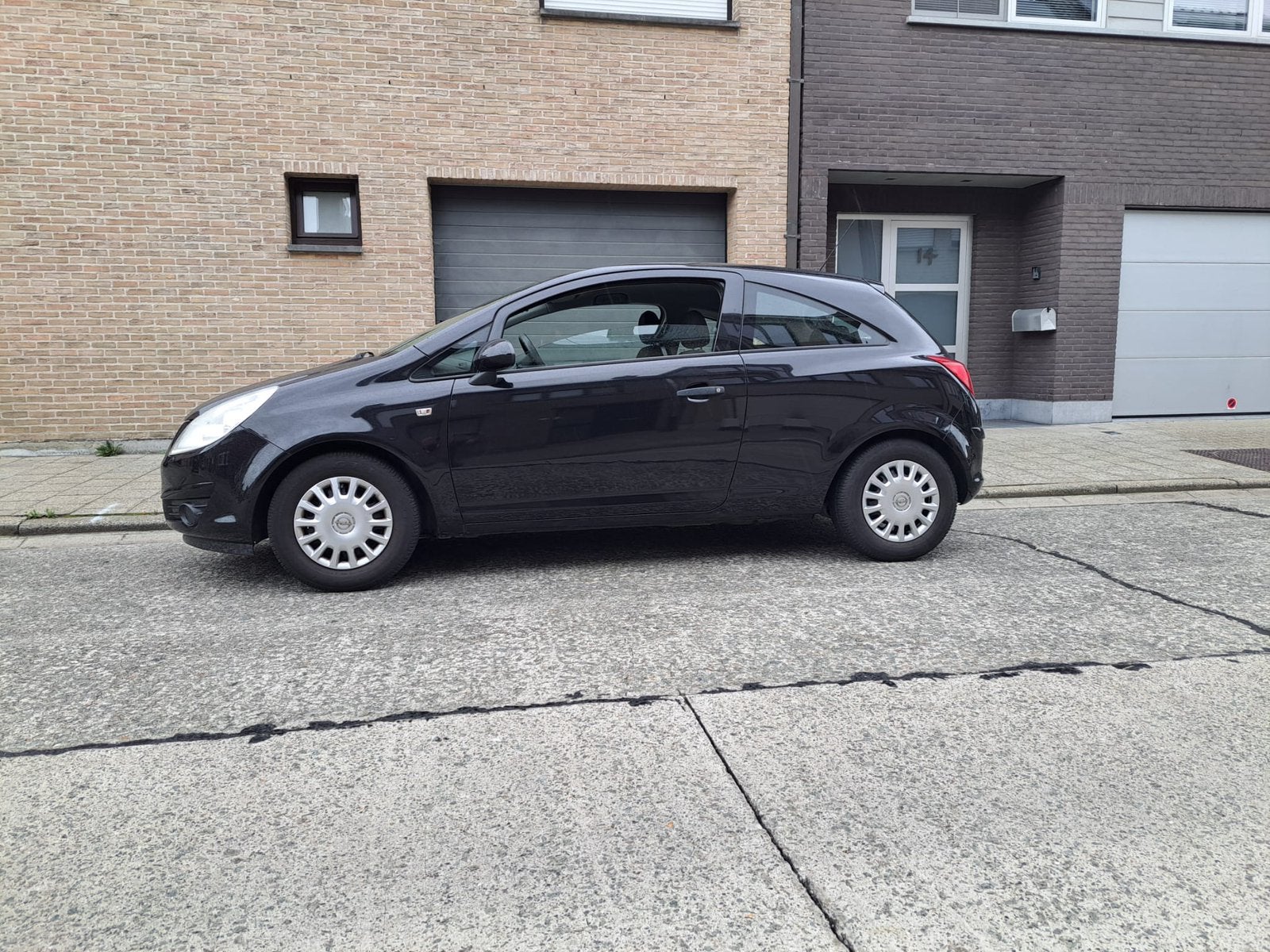 Opel Corsa 1.2 Benzine.  Goede staat. Met keuring voor verk, Auto's, Voorwielaandrijving, Dealer onderhouden, Stof, Zwart