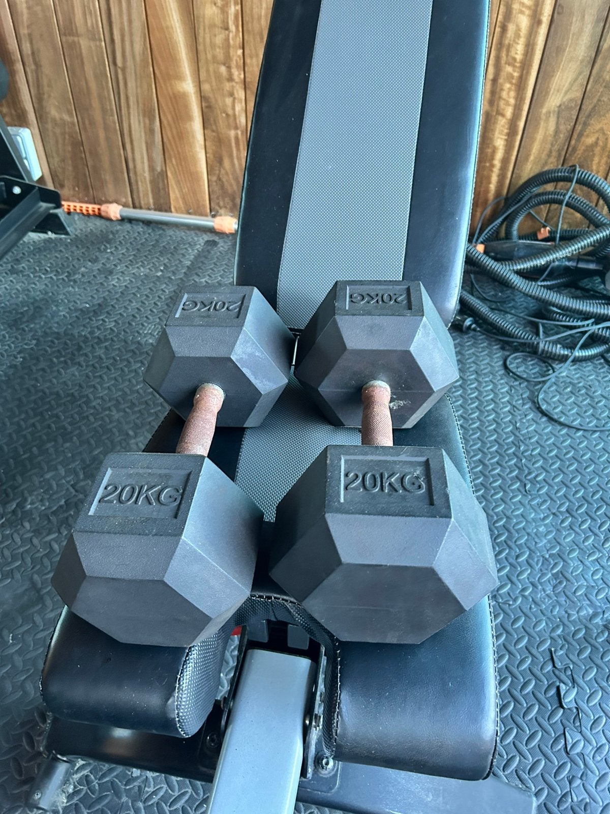 2 haltères de 20 kg – Très bon état, Enlèvement, Comme neuf, Haltère