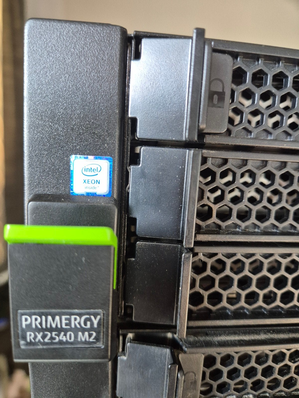 Serveur Fujitsu PRIMERGY RX2540 M2, Informatique & Logiciels, Serveurs, Enlèvement ou Envoi, Comme neuf, 256 GB, Composants échangeables à chaud