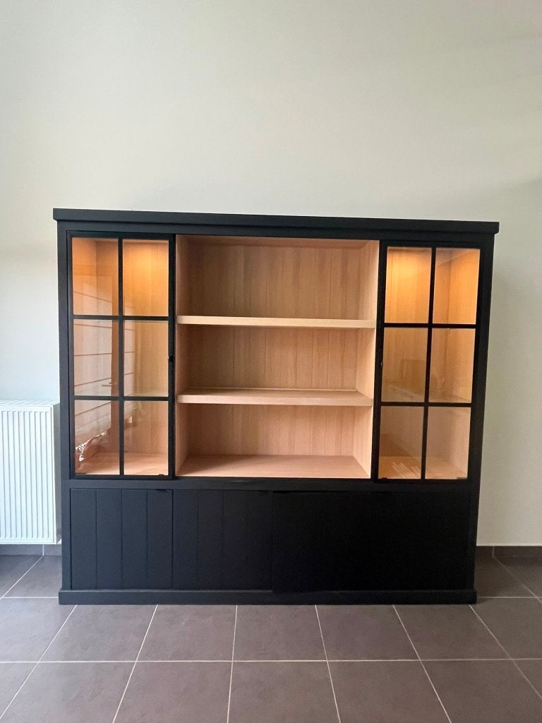Vitrine Brighton incl. verlichting – zwart – 241 x 220 cm, Huis en Inrichting, Kasten | Vitrinekasten, Ophalen, Met deur(en), 200 cm of meer