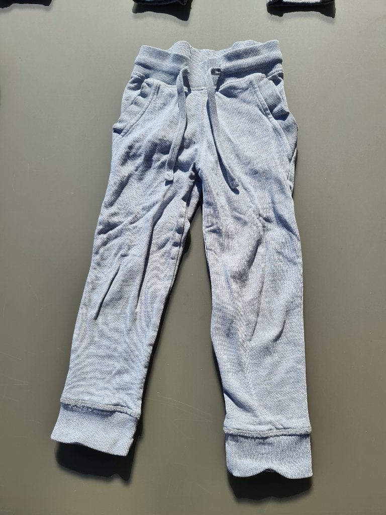 grijze jogging broek, 98, Kinderen en Baby's, Kinderkleding | Maat 98, Ophalen, Zo goed als nieuw, Broek