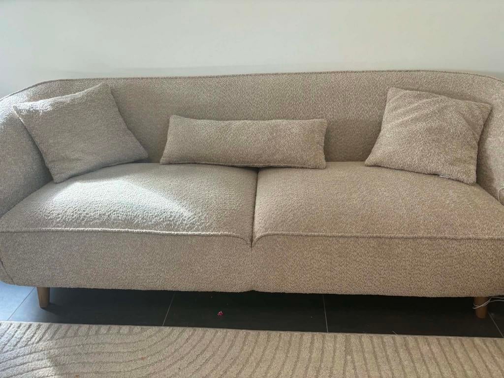 Nieuwe salon, Enlèvement