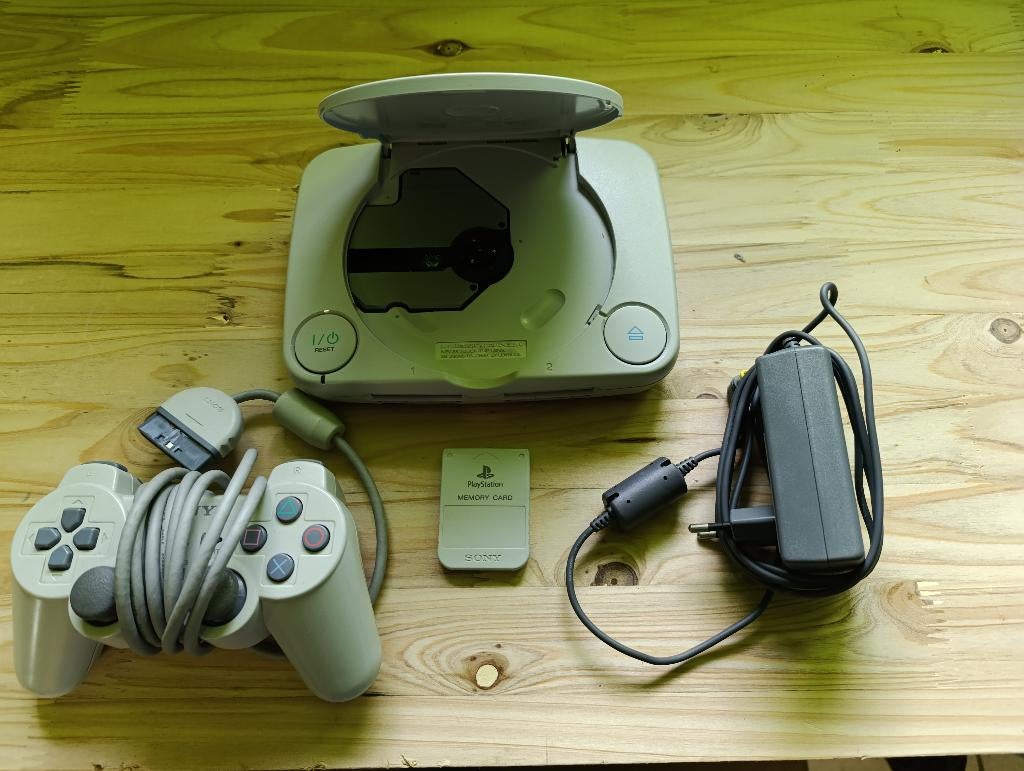 Console Sony PS One en parfait état de fonctionnement, Consoles de jeu & Jeux vidéo, Consoles de jeu | Sony PlayStation 1, Comme neuf