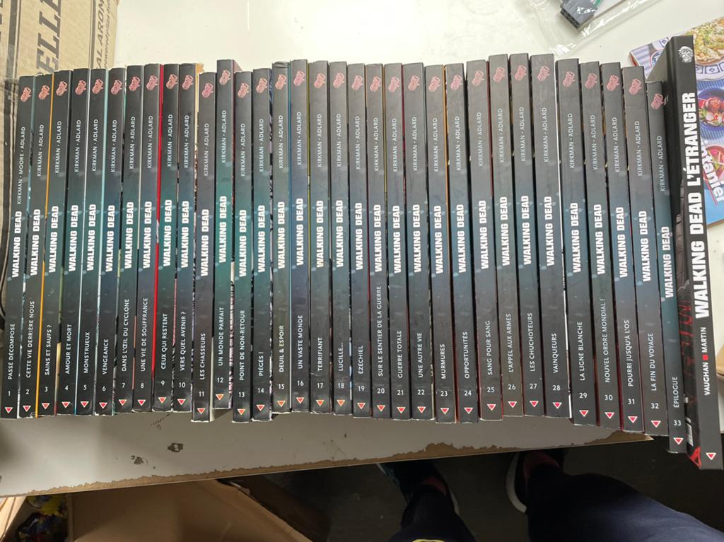 The walking dead lot de 34 tomes 1 a 33 + bonus intégrale, Ophalen of Verzenden