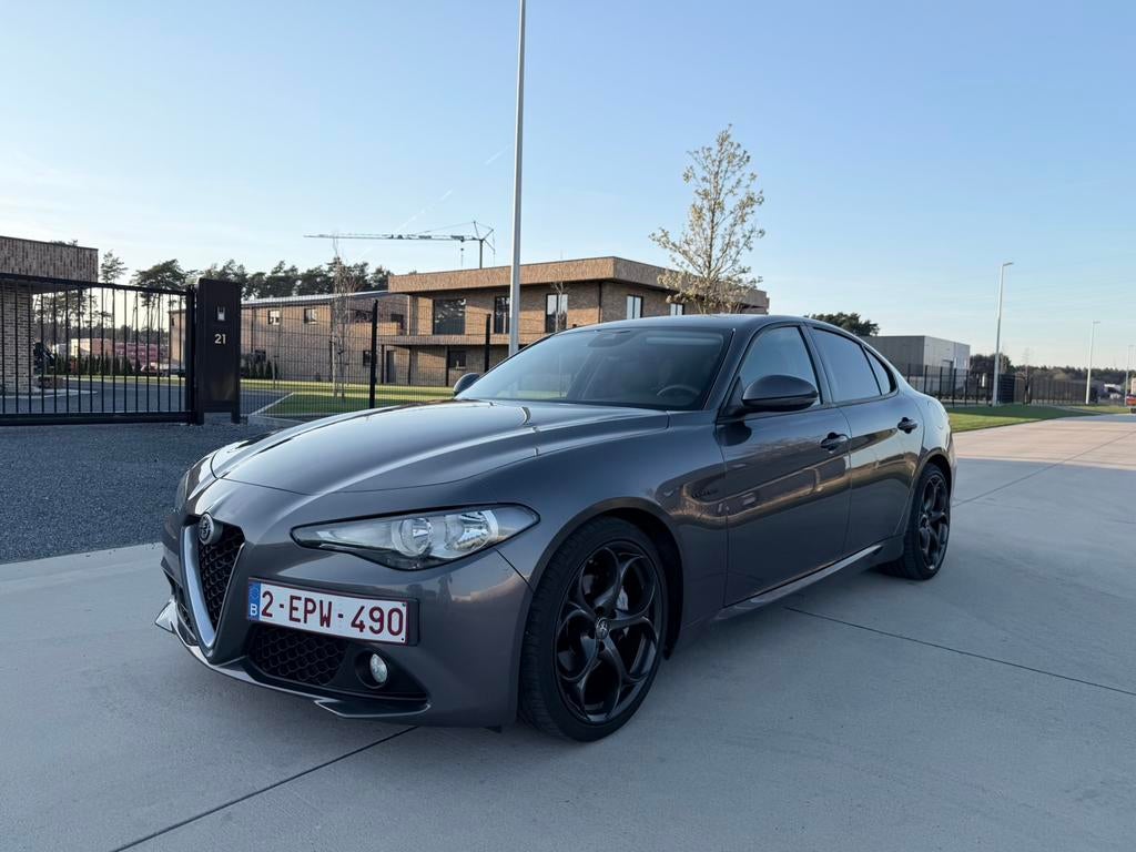 Alfa Romeo Giulia 2.2 JTD 2017 Automaat – Q4 Look, Auto's, Automaat, Euro 6, 5 deurs, Zilver of Grijs