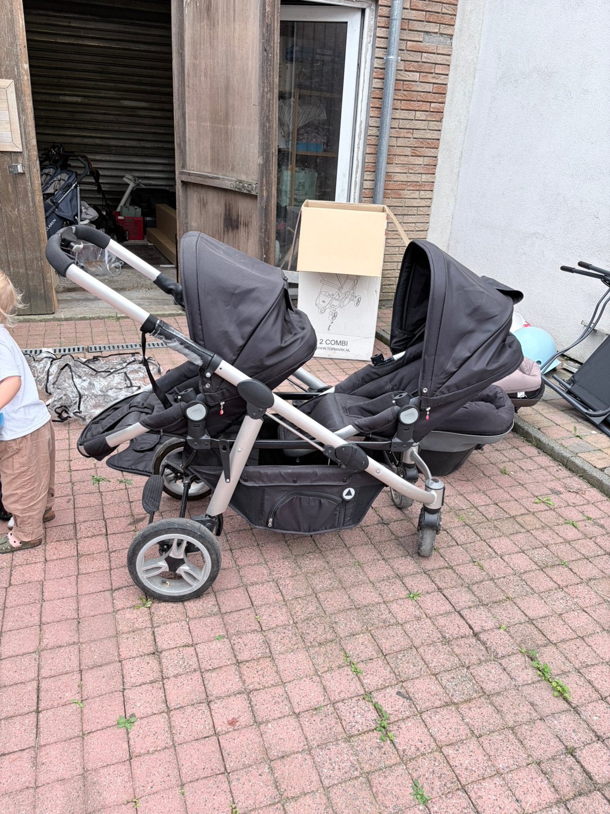 Twin stroller incl. 2 sport seat + 2 maxicosi, Ophalen, Gebruikt