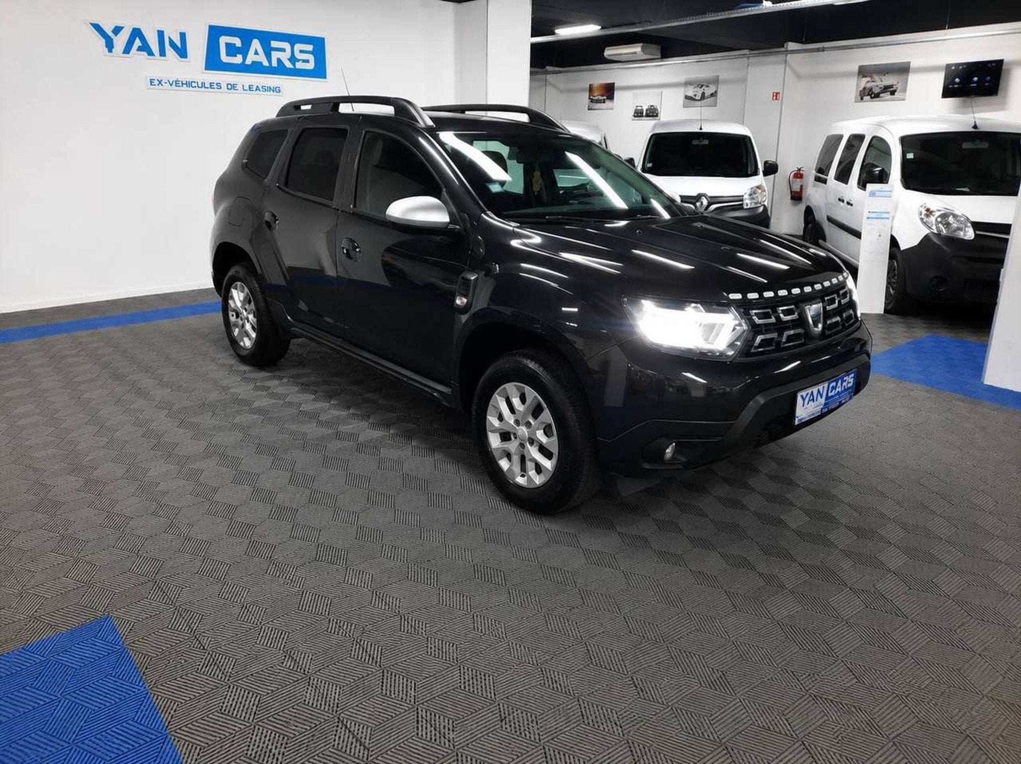 Dacia Duster COMFORT 1.5 DIESEL * UTILITAIRE * NOUVEAU MOTEU, Auto's, Dacia, Voorwielaandrijving, Stof, Gebruikt, 4 cilinders
