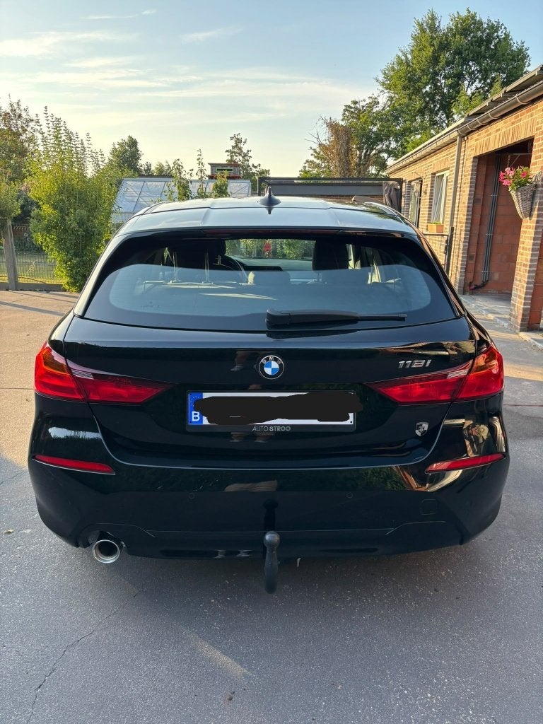 BMW 118i F40 Adv - Afneembare trekhaak - Nieuwe koppeling, Auto's, Voorwielaandrijving, Euro 6, Zwart, Handgeschakeld