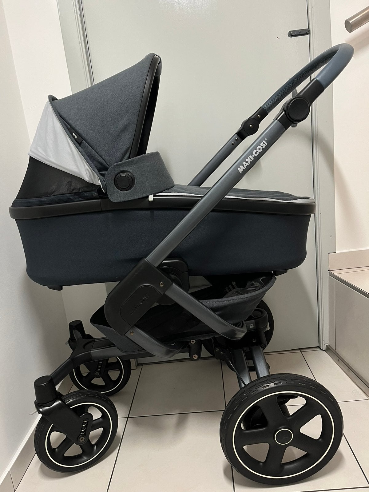 Maxicosi Nova 4 kinderwagen met Isofix als nieuw, Ophalen, Zo goed als nieuw, Kinderwagen