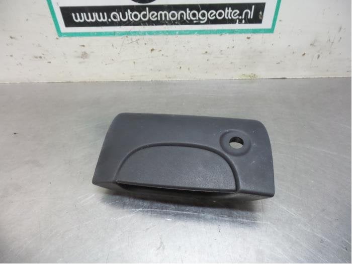 Poignée portière arrière camionnette d'un Nissan Kubistar, -, Utilisé, -, Nissan