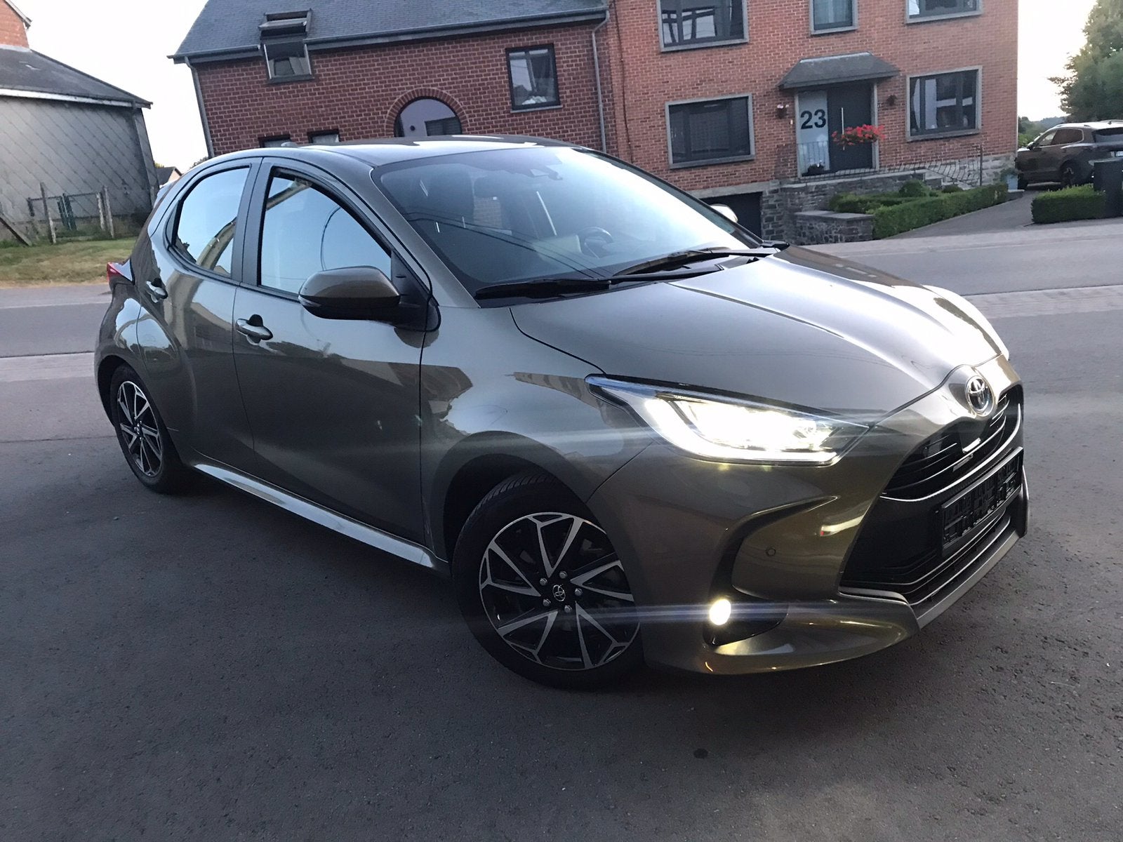 Toyota Yaris 1.5i. Hybrid. Euro 6d, Auto's, Toyota, 4 deurs, Stof, 4 cilinders, Bruin