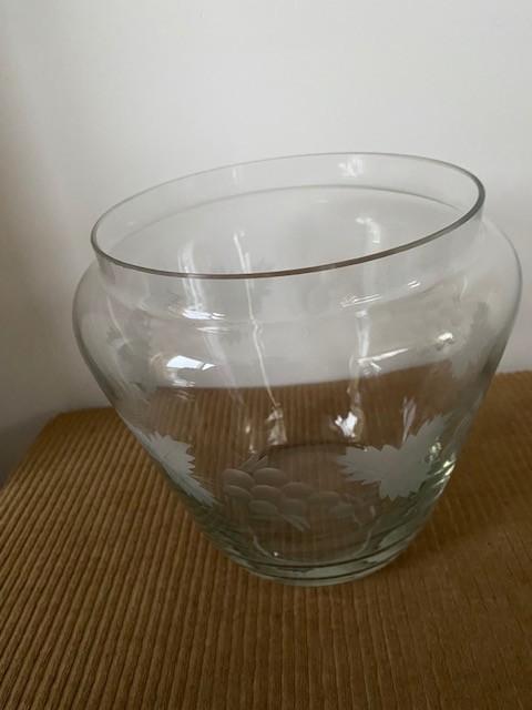 Glazen vaas met geslepen versiering, Overige kleuren, Nieuw, Ophalen of Verzenden, Glas