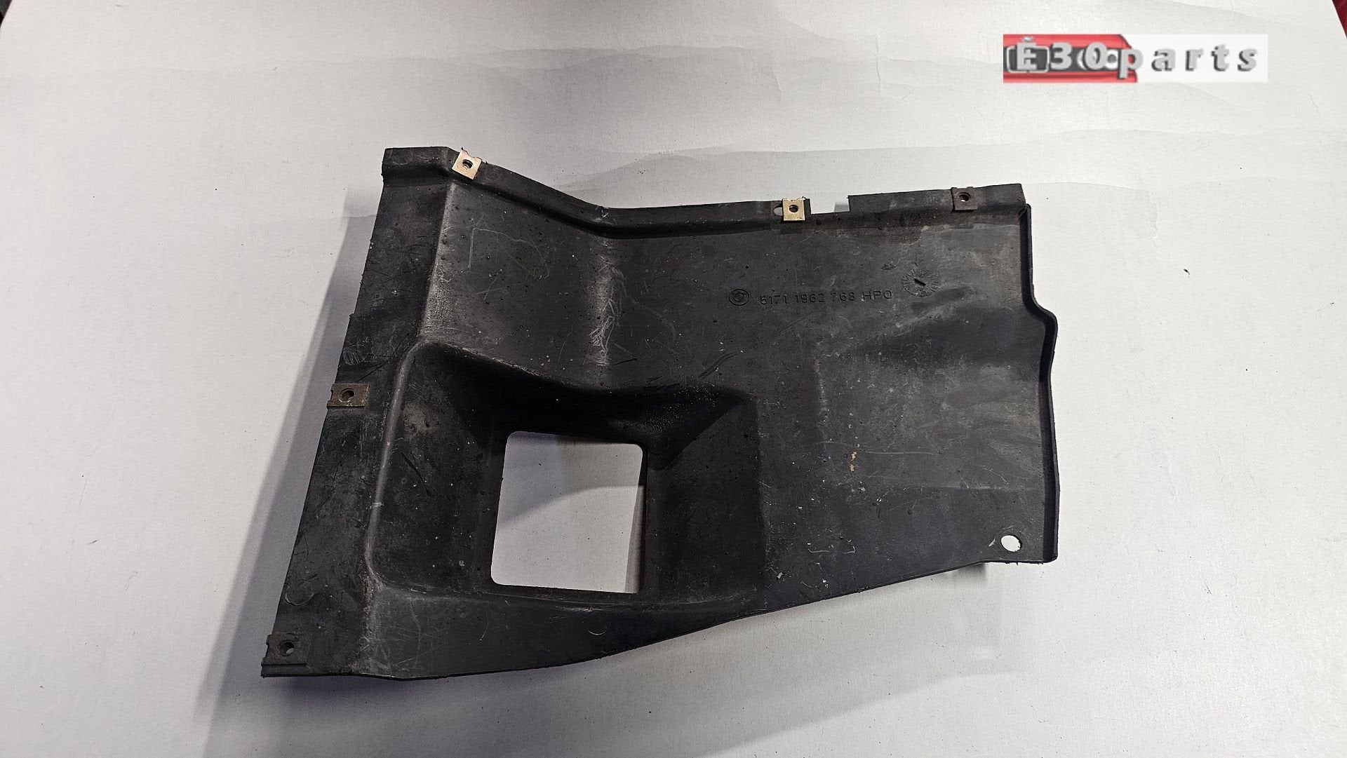 Afdekking Binnenscherm airduct rechts BMW 3 serie E30 517119, -, Origine de la pièce connue, Utilisé, -