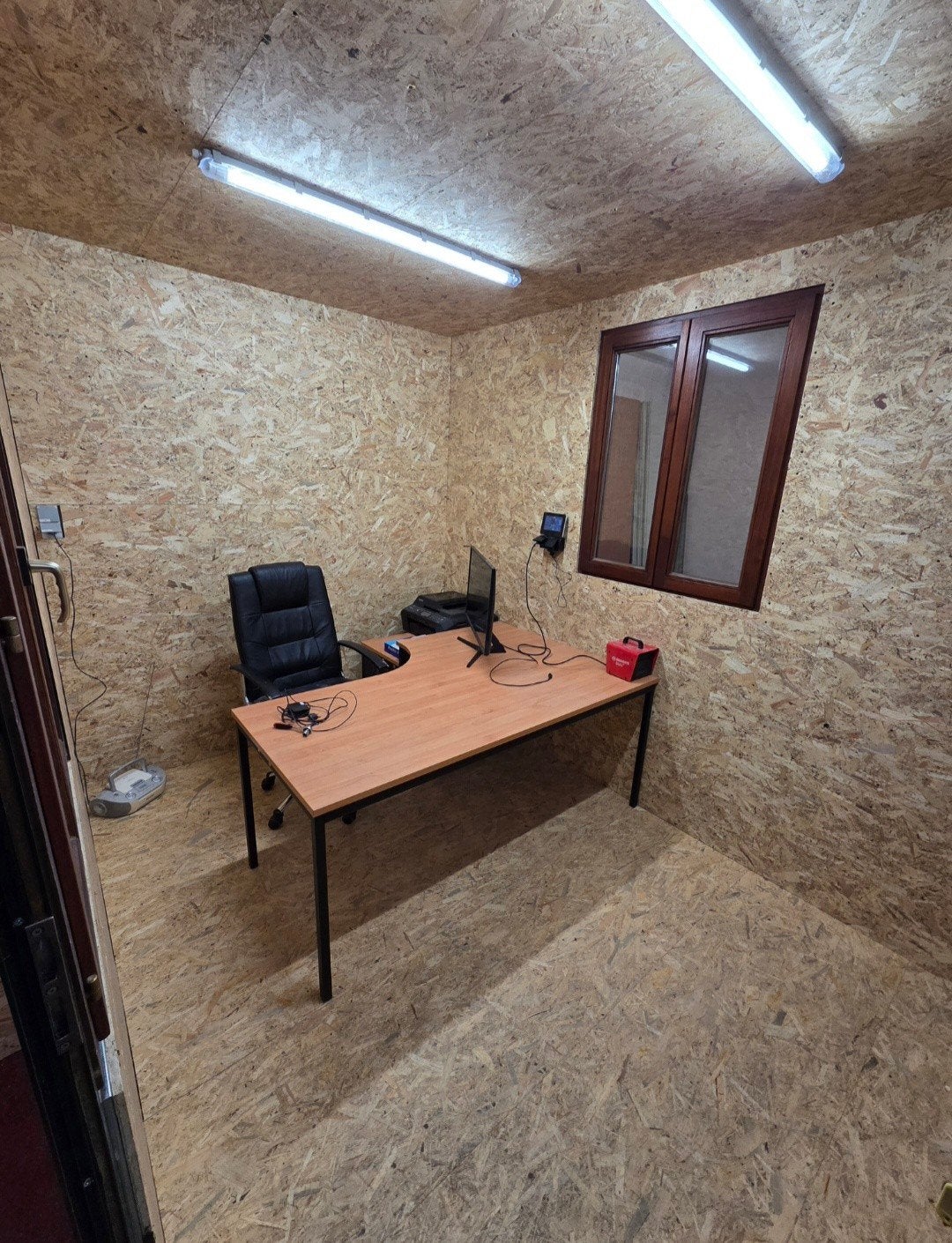 bureau 180x120 ladekast en stoel