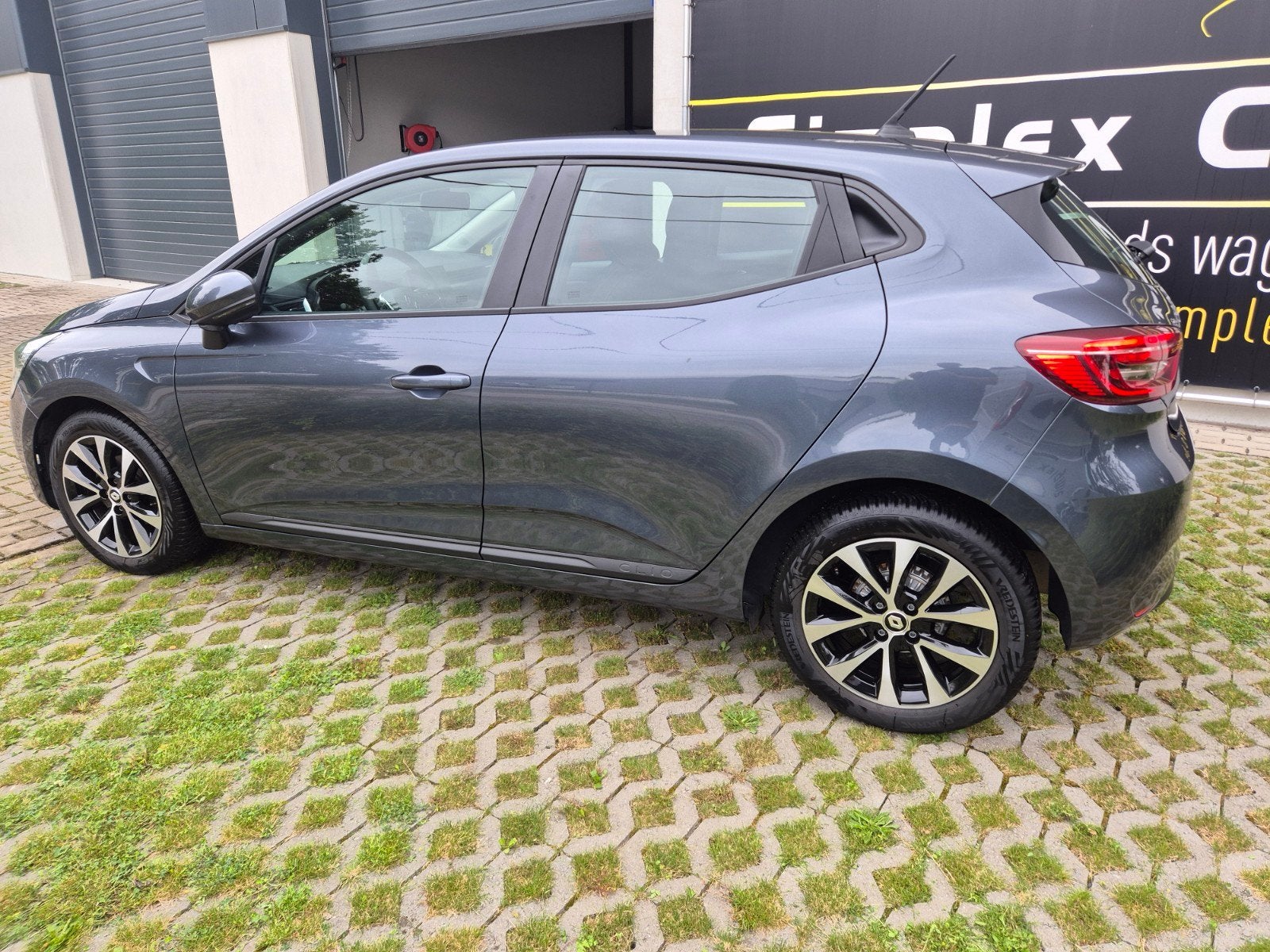 RENAULT CLIO 1.0 TCE... 91ch.. FRAÎCHEMENT ARRIVÉ ! ! !, Autos, Argent ou Gris, Achat, Euro 6, Entreprise
