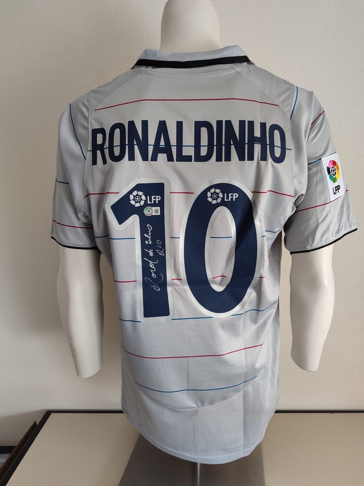 Chemise Barcelona signée par Ronaldinho avec Beckett, Enlèvement ou Envoi, Maillot