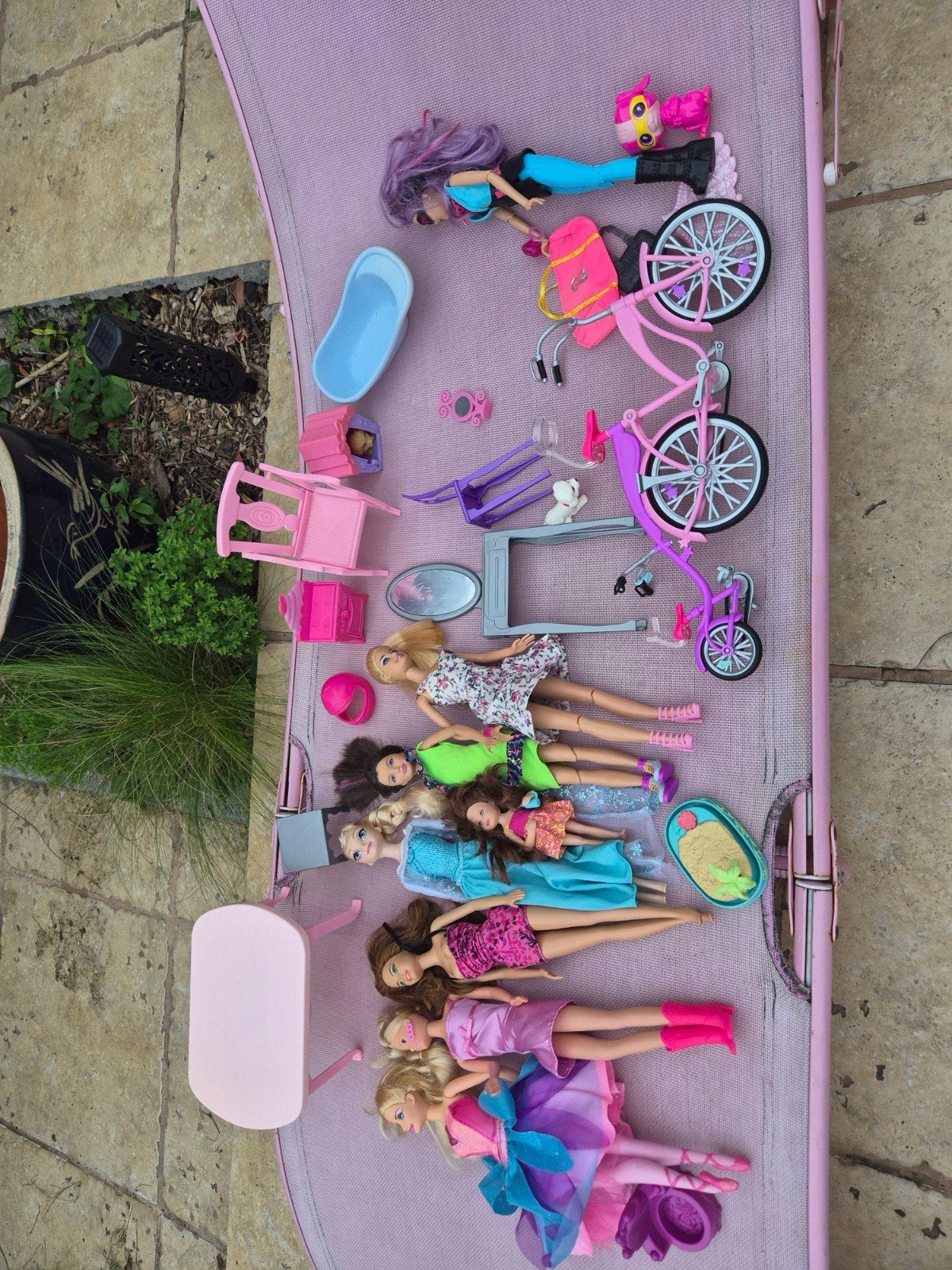 lot de barbie et accessoires, Enfants & Bébés, Jouets | My Little Pony, Enlèvement