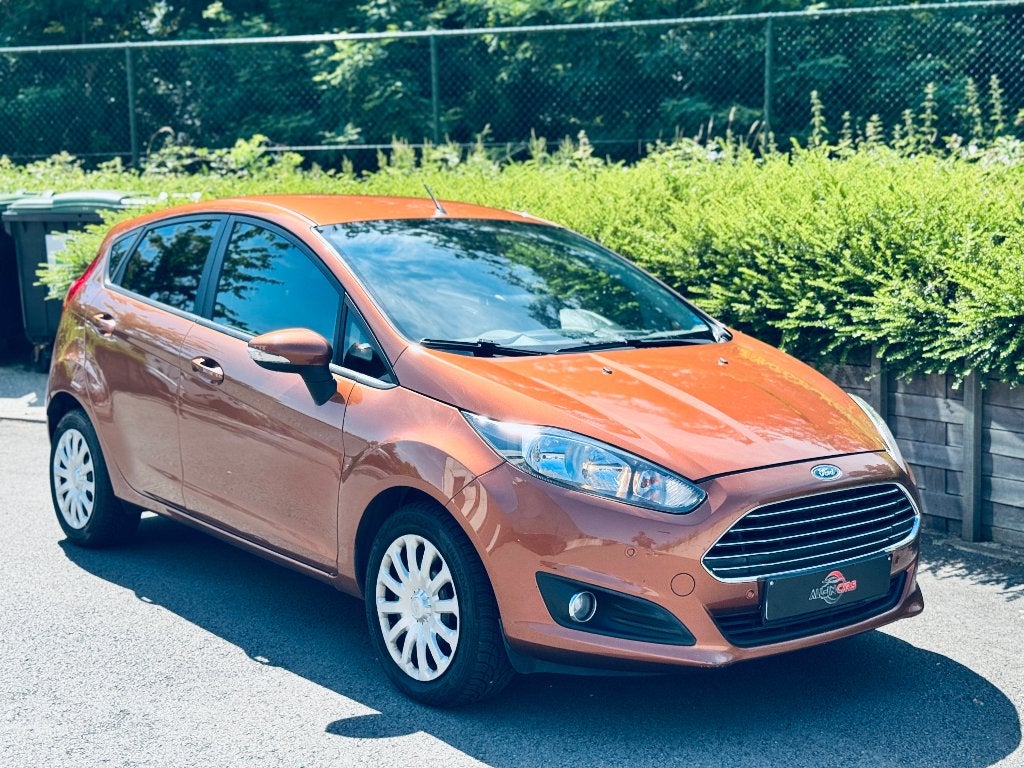 FORD FIESTA 5 DEUREN 12 MAANDEN GARANTIE - gratis verzending, Voorwielaandrijving, Euro 5, Stof, Zwart