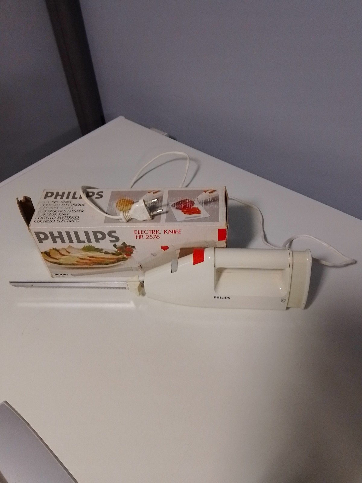 NOUVEAU COUTEAU ÉLECTRIQUE PHILIPS toujours dans son emballa, Enlèvement, Neuf