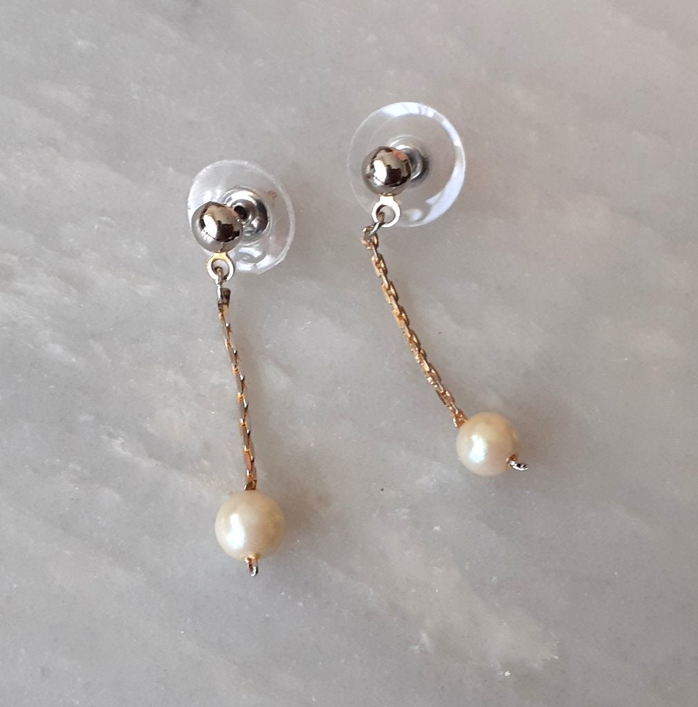 oorbellen parels met speciale glans aan ketting, Bijoux, Sacs & Beauté, Boucles d'oreilles, Enlèvement ou Envoi, Beige, Autres matériaux