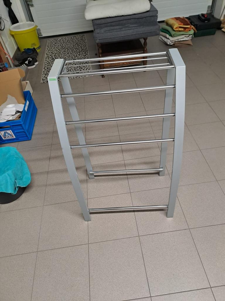 Badkamerrekje en salontafel gratis, Tuin en Terras, Droogmolens en Wasrekken, Ophalen, Zo goed als nieuw