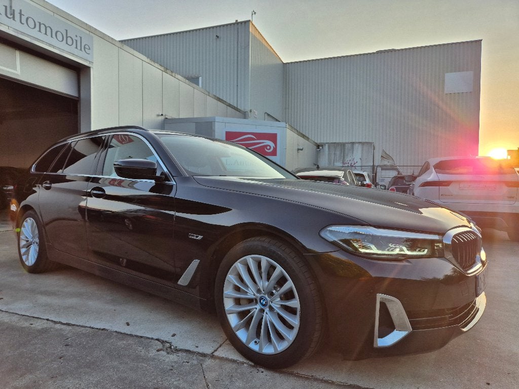 BMW 520 eA Touring / LUXURY LINE / PHEV HYBRID / 2022 !, Autos, BMW, Cuir, Euro 6, Entreprise, 35 g/km