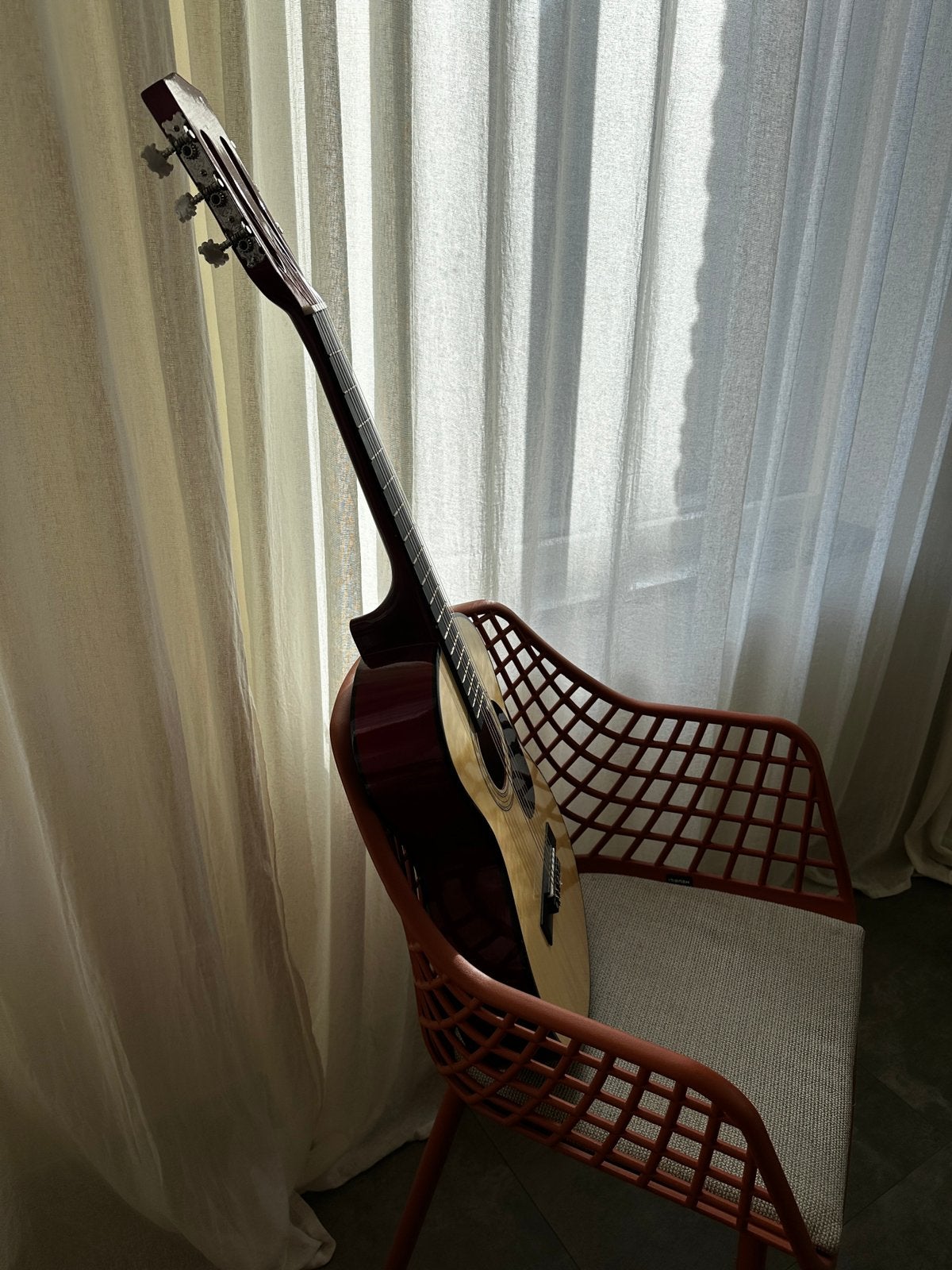 Gitaar 2 jaar gebruikt, voor beginners., Muziek en Instrumenten, Ophalen, Gebruikt, Akoestisch, 6-snarig