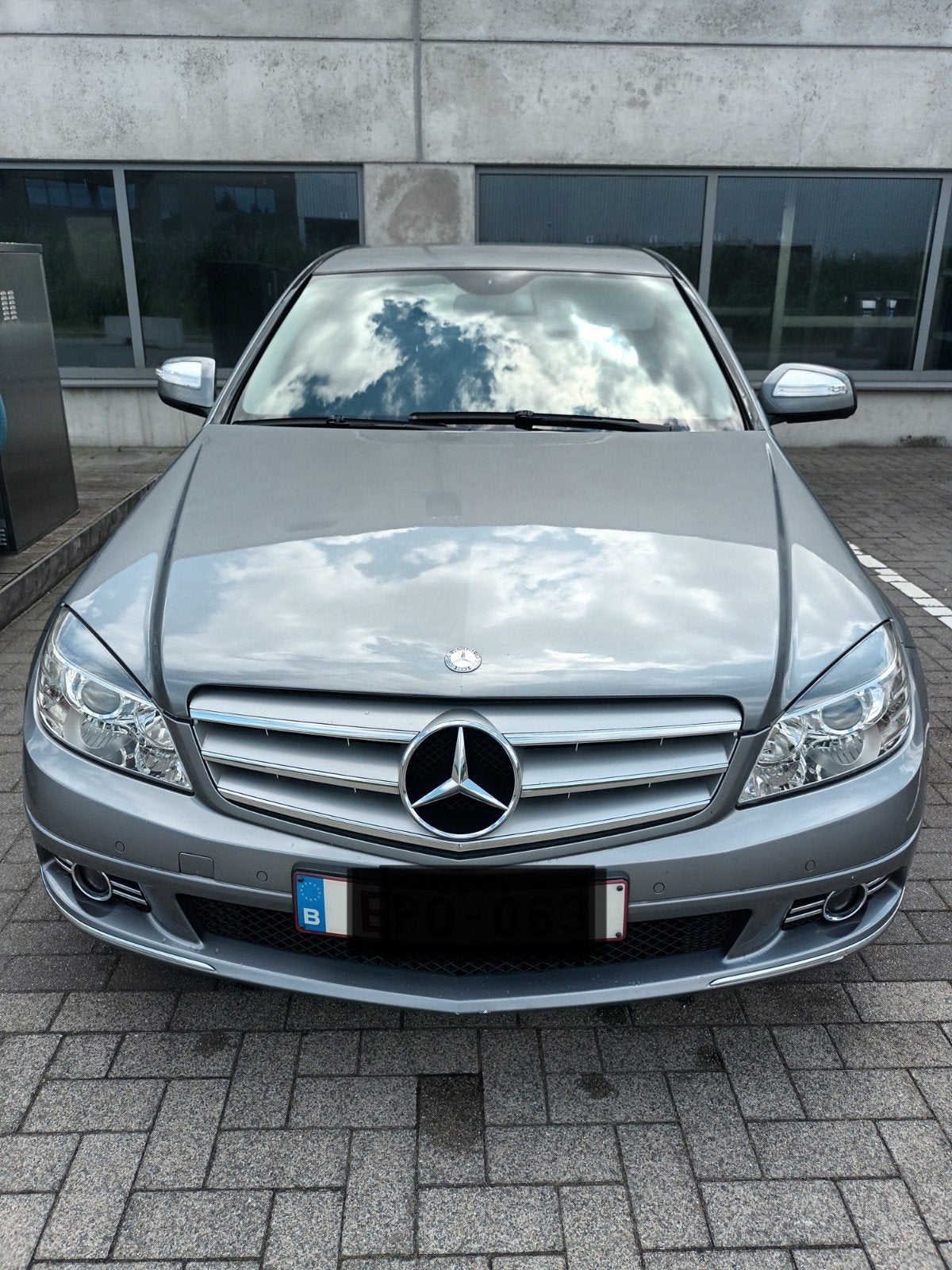 Mercedes 220 diesel, 2008, airco en gps werkt perfect., Auto's, Mercedes-Benz, Automaat, 4 deurs, Leder en Stof, Grijs